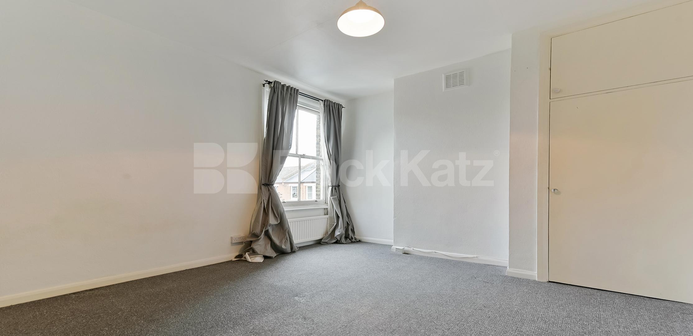 			NEW INSTRUCTION, 3 Bedroom, 1 bath, 1 reception Apartment			 Herne Hill Road, Loughborough Junction / Brixton